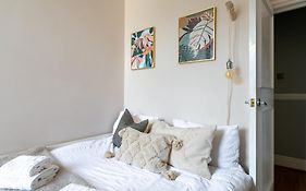 Prime Location Cardiff Pontcanna Modern 2 Bedroom Apartment With Privat Parking